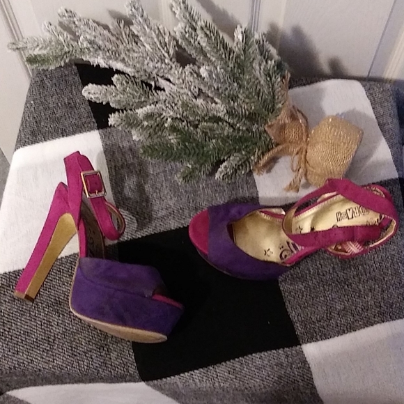 Heels - Picture 2 of 2